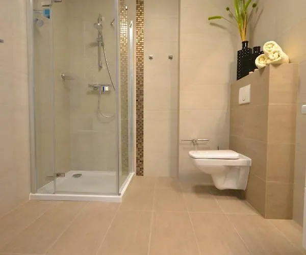 Grand De Luxe Solna *