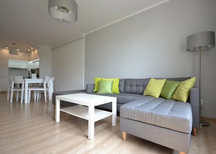 Grand De Luxe Solna 코워브제크