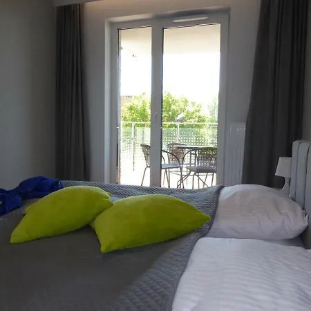 Grand De Luxe Solna